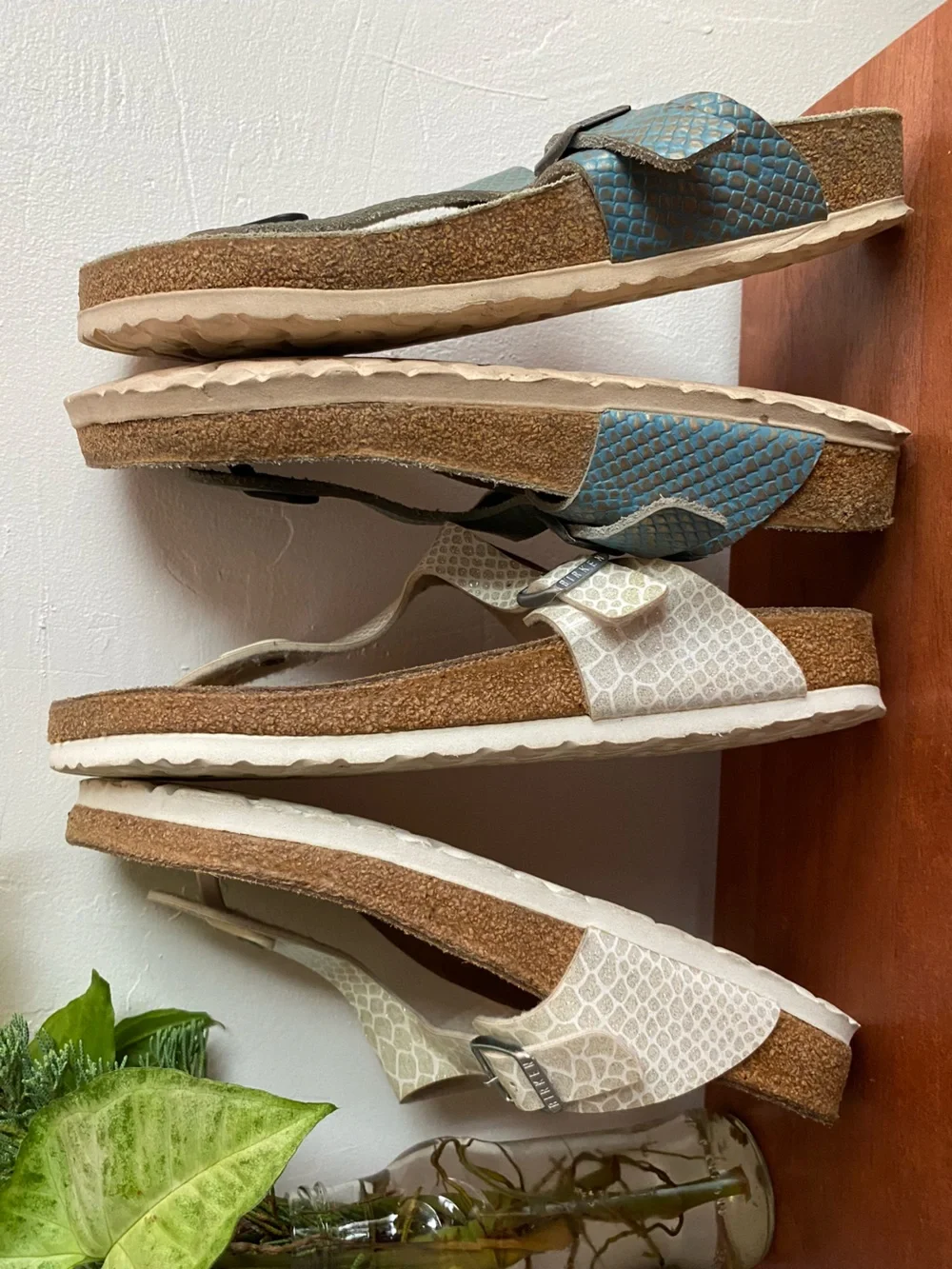 Lot 2 Pre-owned Birkenstock Gizeh Sandals in Light Beige Snake-Print & Blue 40/9